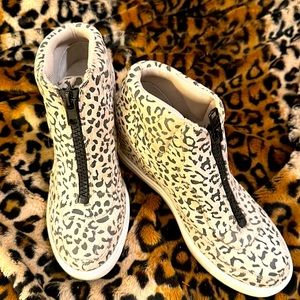 Like New 6 1/2 COCONUT leopard print zip from wedge tennis shoe.